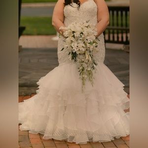 Alexandria’s Bridal Boutique Plus Size Ivory Mermaid Wedding Dress